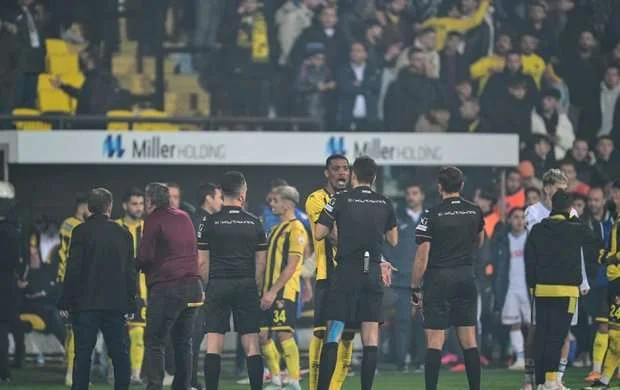 Bir oyun yarıda qaldı, Şahruddinin komandası xal itirdi 