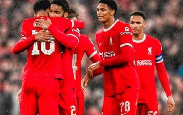“Liverpul” yarımfinalda 