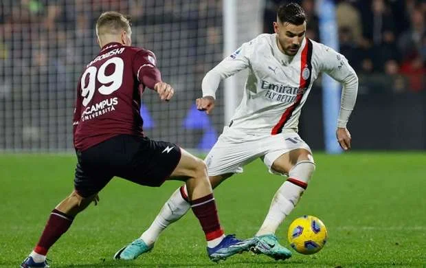 “Milan” səfərdə məğlubiyyətdən son anda qurtuldu 