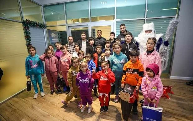 “Sabah” və “Bank Respublika” uşaqları təbrik etdilər 