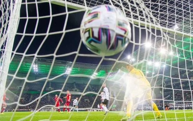 "Çelsi" Bundesliqadan iki qoleador gətirir 