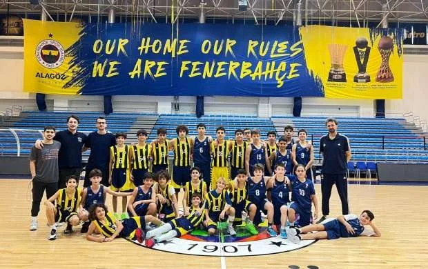 Millimiz beynəlxalq turnirdə mübarizəyə başlayır 