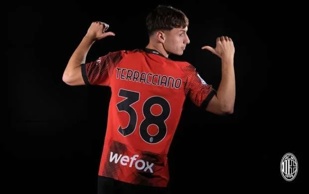 “Milan”da yeni futbolçu 