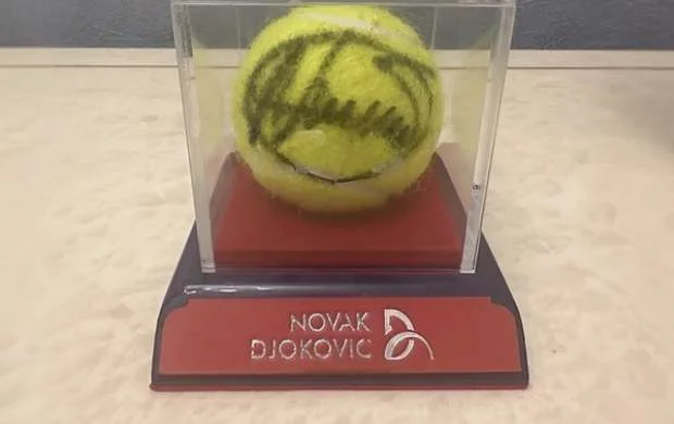 Bakıda rekord qiymətə tennis topu satılır - 2000 manat 
