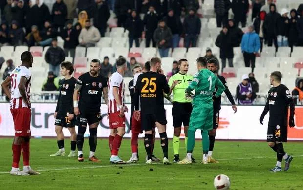“Qalatasaray” səfərdə xal itirdi 