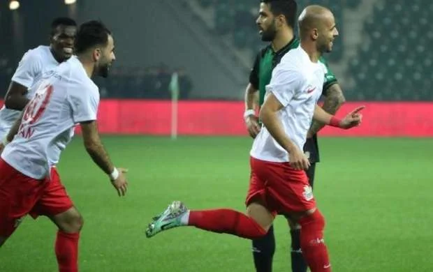 “Qalatasaray” Diniyevli “Ümraniyəspor”u darmadağınla keçdi 