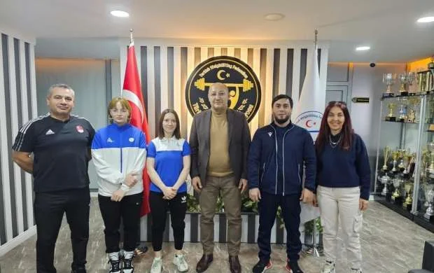 Talat Ünlü yığma komandalarımızı ziyarət edib 