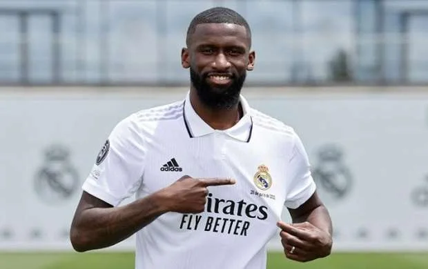 Madrid nəhənginin müdafiəçisi İngiltərə Premyer Liqasına yollanır 