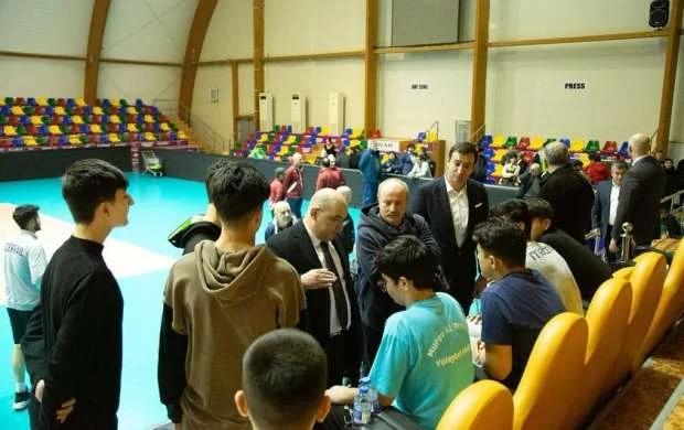 AVF prezidenti bölgələrdən seçilmiş yeniyetmə voleybolçularla görüşüb 
