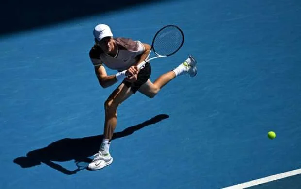 Novak Cokovçi finala buraxmadılar 