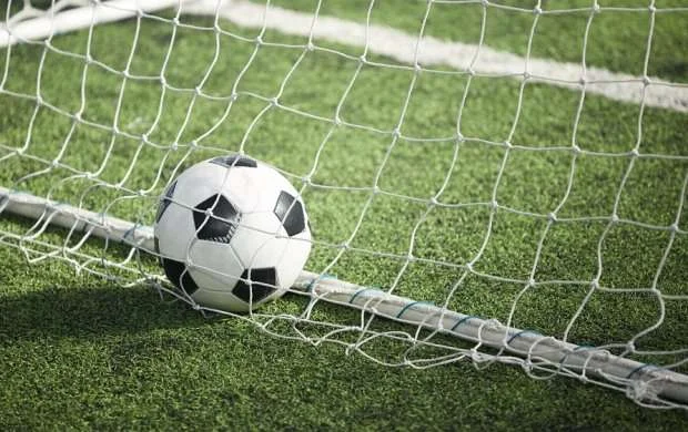 Millinin keçmiş oyunçusu stadionda güllələndi 