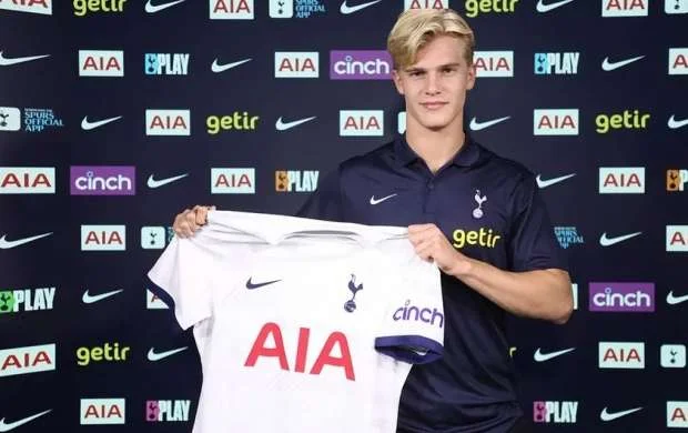 Musanın komanda yoldaşı “Tottenhem”də 