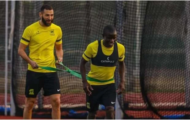 Benzema məşqlərə qayıtdı 