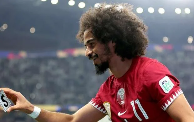 Qətərli futbolçu fokus göstərdi 