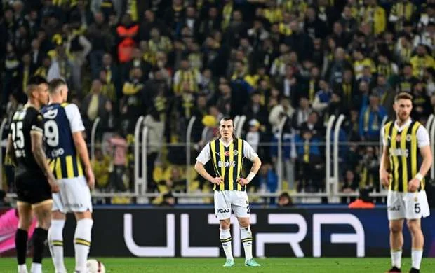 “Fənərbaxça” xal itirdi, “Qalatasaray” vahid lider oldu 