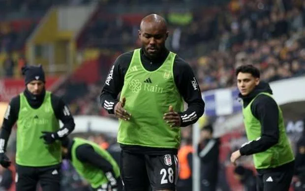 “Beşiktaş” “Qarabağ”ın rəqibindən futbolçu aldı 