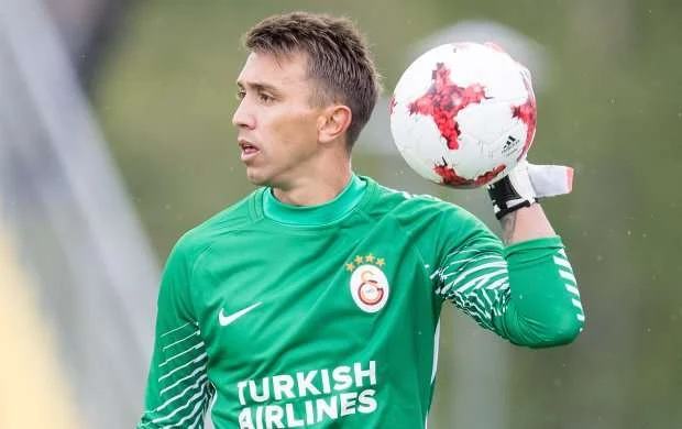 Muslera Türkiyədən ayrılacaq? 