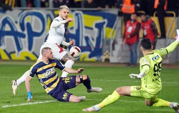 “Qalatasaray”dan darmadağın 