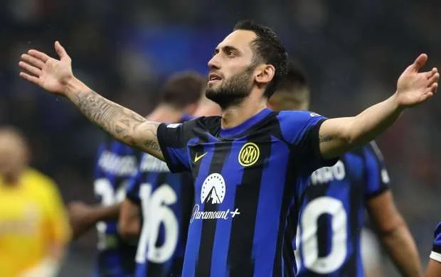 Komandası uddu, Çalhanoğlunu qınadılar 