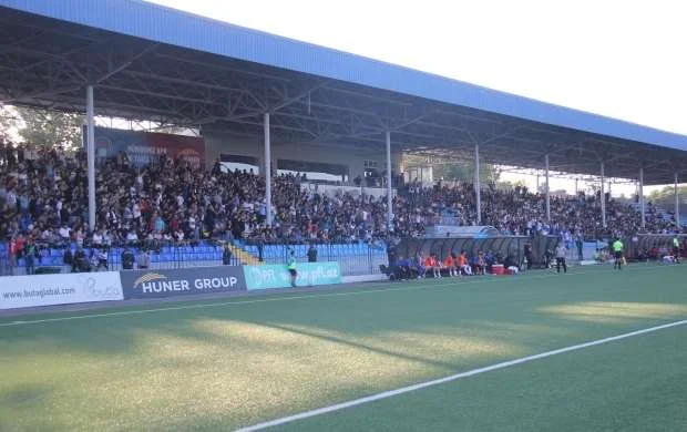 Tovuzda “Neftçi”nin futbolçusuna su şüşəsi atdılar, gərginlik yaşandı 