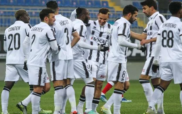 “Qarabağ”la oyundan əvvəl “Neftçi”də 2 itki 