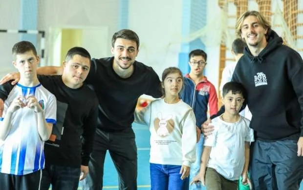"Zirə"nin futbolçuları daun sindromlu uşaqlarla görüşdülər 