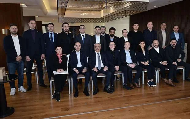 Rövnəq Abdullayev sertifikatlar payladı - FOTOLAR 