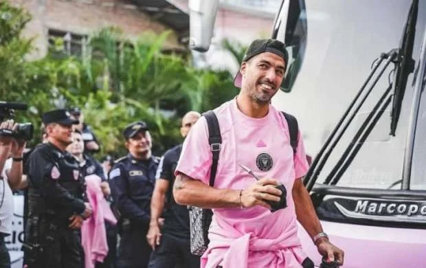 Suares şou göstərdi, Messi təriflədi 