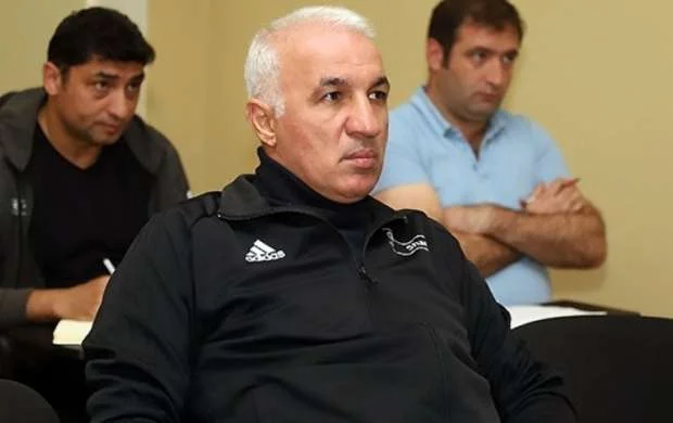Azərbaycan millisi Arif Əsədova tapşırıldı 