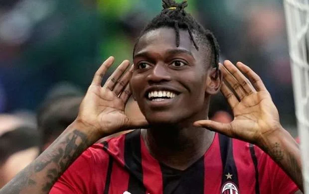 "Milan"ın ulduzu iki kumirin adını çəkdi - Biri Ronaldudur, o biri... 
