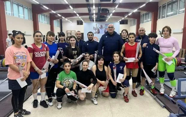 Federasiya rəhbərliyi qadın yığmamızın üzvlərini təbrik etdi 