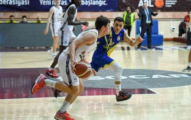 “Neftçi” Azərbaycan çempionatında 11-ci qələbəsini qazandı 