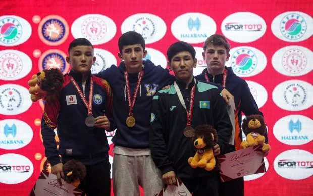 Azərbaycan güləşçiləri Türkiyədən 22 medalla qayıdırlar 
