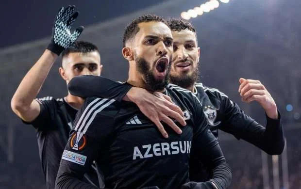 İstanbul nəhəngi "Qarabağ"ın bombardirini aparır 