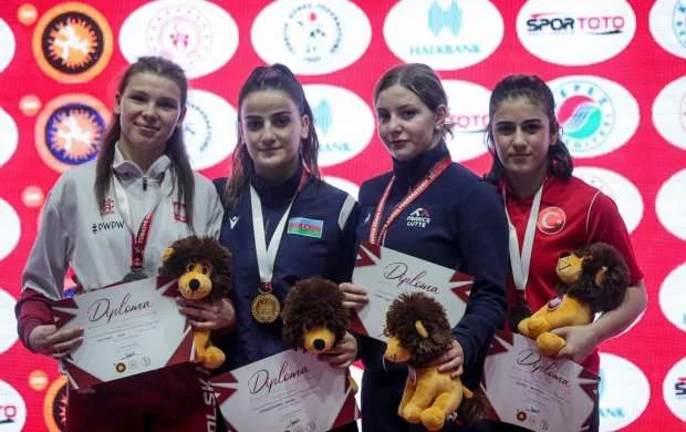 Azərbaycan güləşçilərindən Antalyada 10 medal 
