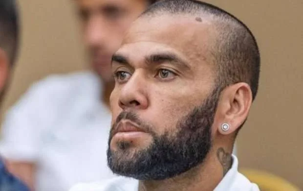 Alves 1 milyon avro təzminat qarşılığında həbsdən buraxıldı 
