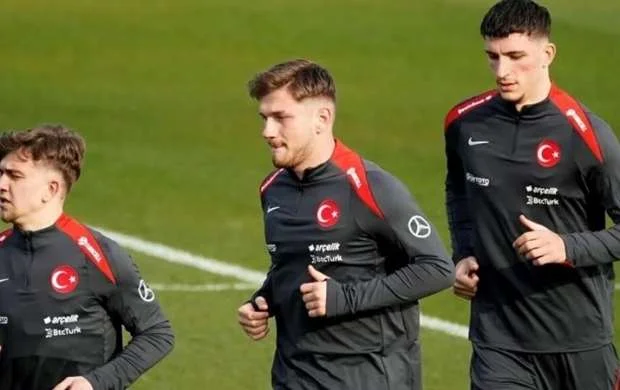 Türkiyə millisinin heyətində iki dəyişiklik 