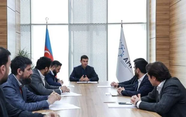 Orxan Məmmədov millinin baş məşqçisi və federasiya rəsmiləri ilə görüşdü 