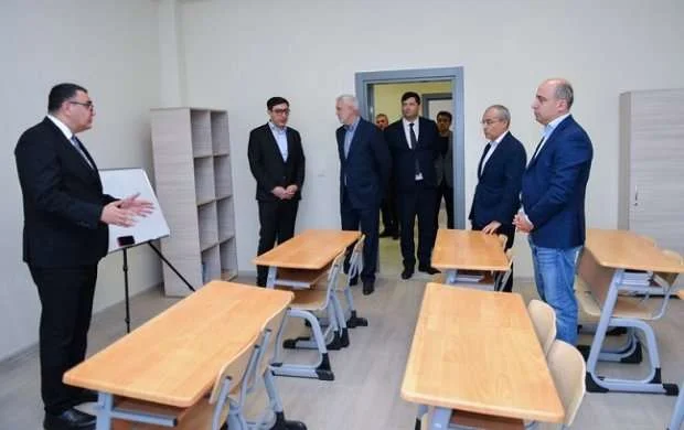 Mikayıl Cabbarov AÇ-də yüksək nəticə əldə etmiş güləşçilərlə görüşdü 
