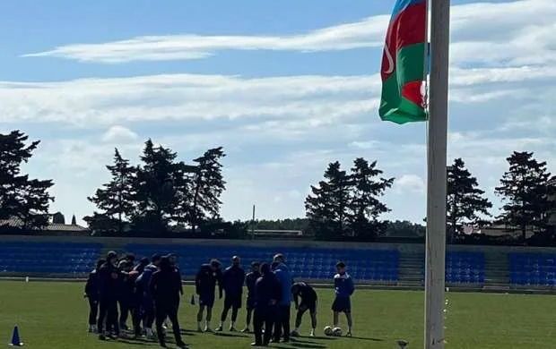 Böyük futbol Buzovnaya qayıdır  
