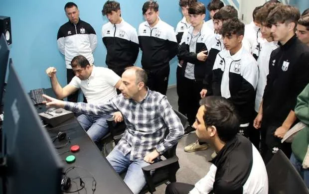 Barış Şimşək "Neftçi" üçün seminar keçirdi 