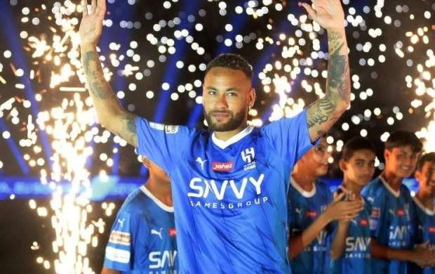 Neymarın futboldakı qazancı milyard dolları ötdü - Onu yalnız bu üç futbolçu qabaqlayır 