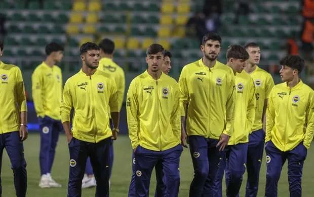 "Fənərbağça" meydanı tərk etdi 
