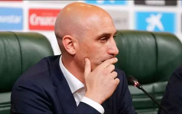 Qadın futbolçunu öpən federasiyaya rəhbəri bu tarixdə məhkəməyə çıxarılacaq 