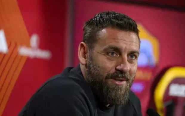 "Onun Alleqri və Mourinyunun səviyyəsinə çatmaq üçün potensialı var" - Dibala 