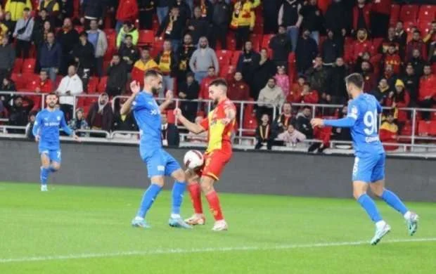 Bəxtiyar sonadək oynadı, komandası xal qazandı 