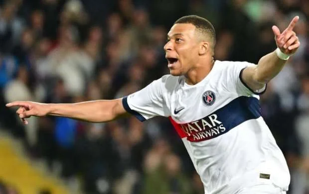 Mbappe İbrahimoviçə çatdı 