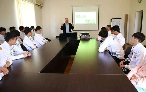 "Qaradağ Lökbatan"ın U-17 komandasına danışılmış oyunlarla bağlı seminar keçildi 