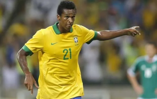 Braziliya millisinin sabiq hücumçusu həbs olundu 