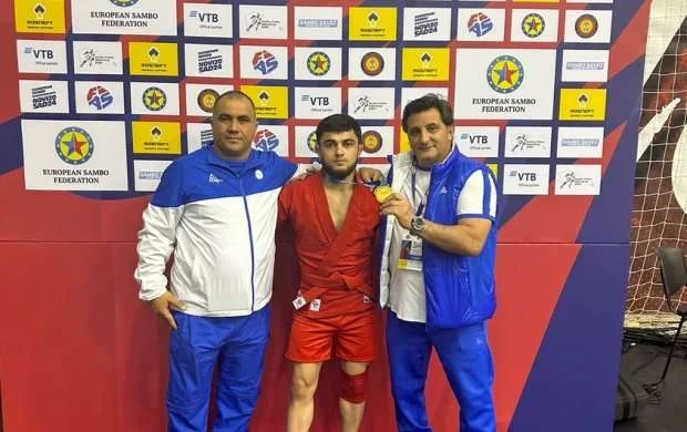 Elvin Avropa çempionu oldu 